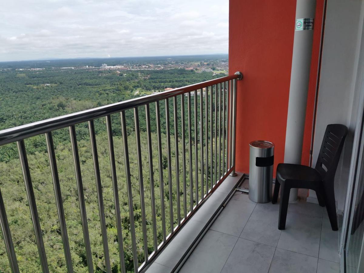 Coco Homestay 旅人の家@The Venus Sitiawan Perak Esterno foto